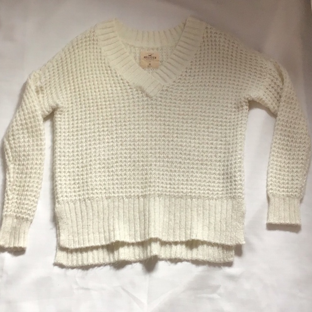 White Hollister sweater (XS) almost never worn